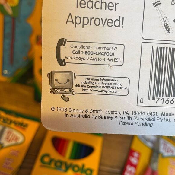 Crayola 1998 Vintage Wavy Rulers Colored Pencils Scissors and Crayons 24 Count - Picture 12 of 15